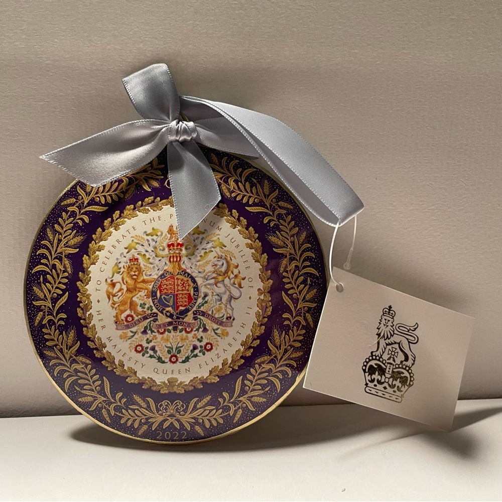 Platinum Jubilee Tin Decoration or Christmas Ornament Queen Elizabeth NWT